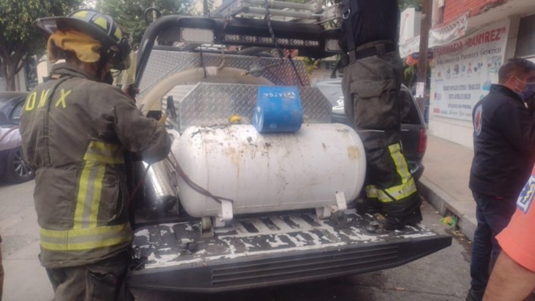 Desalojan a 50 personas tras la explosión de un tanque de gas en una vivienda de Ciudad de México (FOTOS, VIDEO)