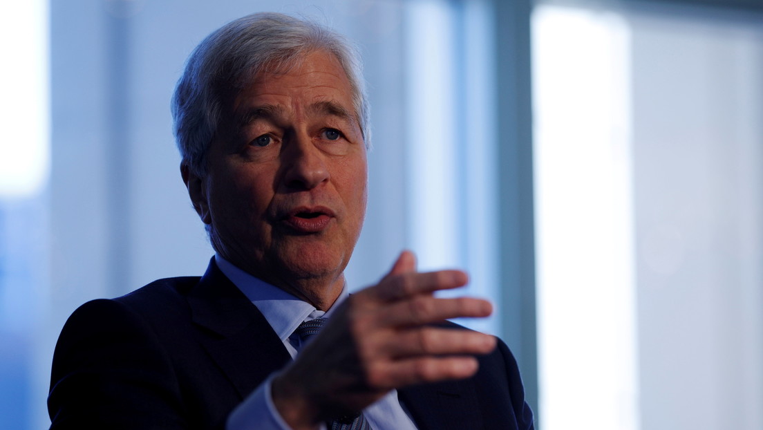 Why was JPMorgan's CEO quick to apologize to China, and what consequences could what he said earlier have?