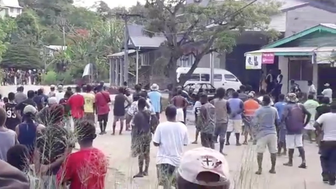 Australia envía tropas a las islas Salomón para contener las violentas protestas anti-China