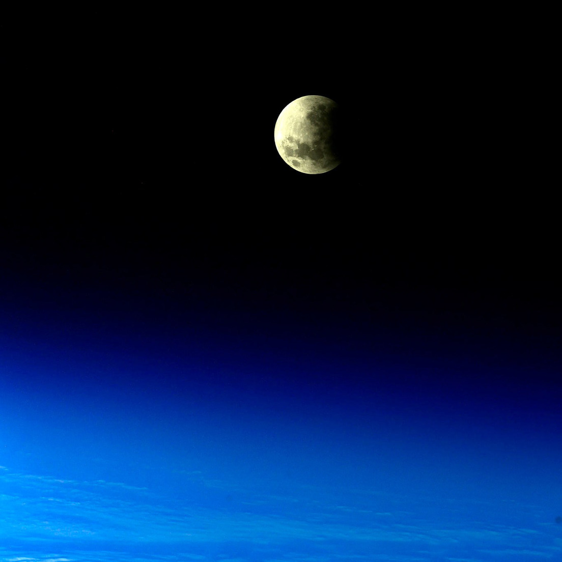 FOTOS: Así se vio el eclipse lunar más largo del siglo desde la Estación  Espacial Internacional - RT