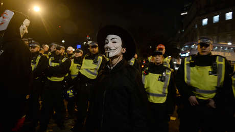 VIDEOS: La anual Marcha del Millón de Máscaras en Londres acaba en enfrentamientos con la Policía y deja 12 arrestados