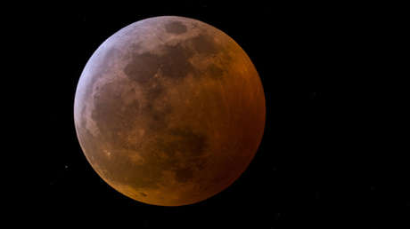 ¿Cómo y dónde ver el eclipse parcial lunar más largo del siglo y el último del año?