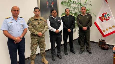 El ministro de Defensa de Perú pone su cargo «a disposición» en medio del escándalo sobre los ascensos en las FF.AA.