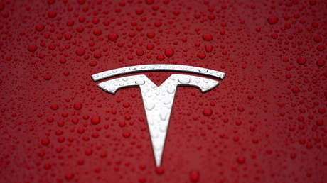 ¿Por qué Musk baraja la venta del 10 % de sus acciones de Tesla?: un inversionista apunta un motivo, mientras la empresa cae en la bolsa