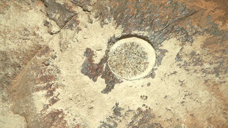 El róver Perseverance descubre «algo que nadie ha visto nunca» bajo una roca de Marte (FOTOS)