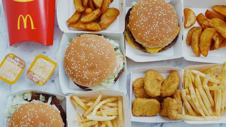 «1.600 McChickens, 1.600 McDoubles y 3.200 galletas en 4 horas»: empleada de McDonald’s muestra cómo se ve un enorme pedido hecho a su local (VIDEO)