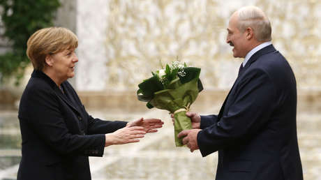 Merkel y Lukashenko abordan la crisis migratoria en la frontera entre Polonia y Bielorrusia durante una conversación telefónica