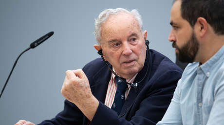 «¿No es hora de que seas valiente?»: Un sobreviviente del Holocausto confronta a un exguardia nazi durante su juicio