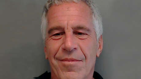 Revelan que el multimillonario Jeffrey Epstein afirmó ser demasiado «cobarde» para suicidarse semanas antes de su muerte en prisión