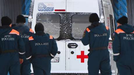 Encuentran con vida a un hombre atrapado tras el incendio en la mina en Siberia