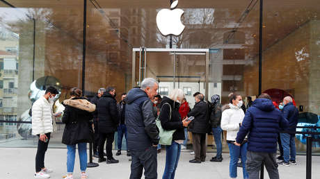 Apple detiene las ventas en Turquía tras la devaluación del 15 % de la lira  en un día