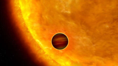 Descubren un gran exoplaneta cinco veces mayor que Júpiter donde los años duran 16 horas