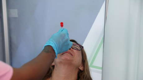 Confirman dos casos de la nueva variante Ómicron en el Reino Unido