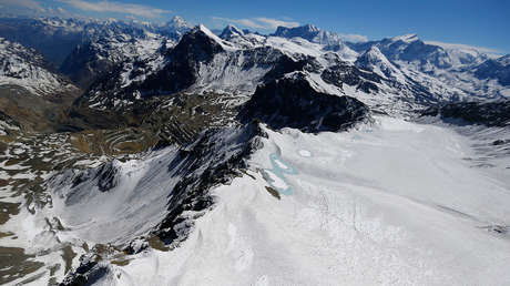 Estudio revela cómo el auge de la vida temprana ayudó a erigir las primeras montañas en la Tierra