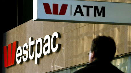 Multan con más de 80 millones de dólares a un banco australiano que estuvo cobrando tarifas a miles de clientes fallecidos durante una década