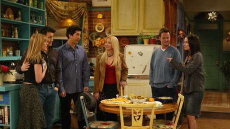 La estrella de ‘Friends’ Maggie Wheeler revela con una divertida canción en TikTok quién debió ser la pareja final de Chandler