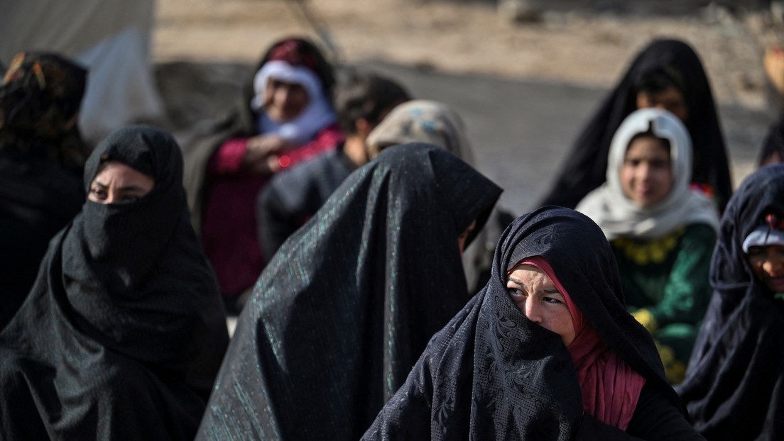 "Son seres humanos nobles y libres": los talibanes emiten un decreto con derechos de las mujeres afganas