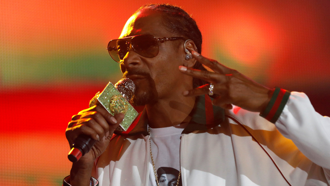 Stranger pays $450,000 to be Snoop Dogg's neighbor in the metaverse