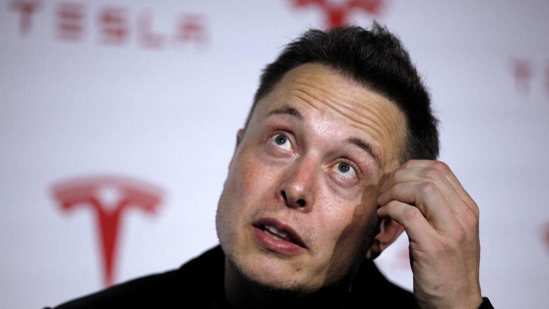 Elon Musk sells Tesla shares for the fifth straight week (and the company's value continues to drop)