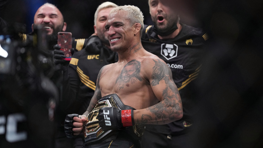 "Soy el campeón del mundo": Oliveira somete a Poirier y defiende el cinturón de campeón de peso ligero en la UFC
