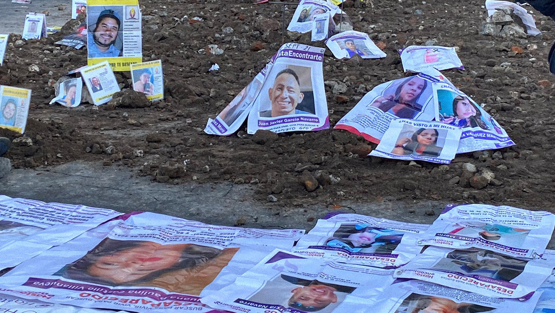 "If Andrés Manuel does not go to the graves, the graves come to him": The claim of the relatives of the disappeared in front of the National Palace of Mexico