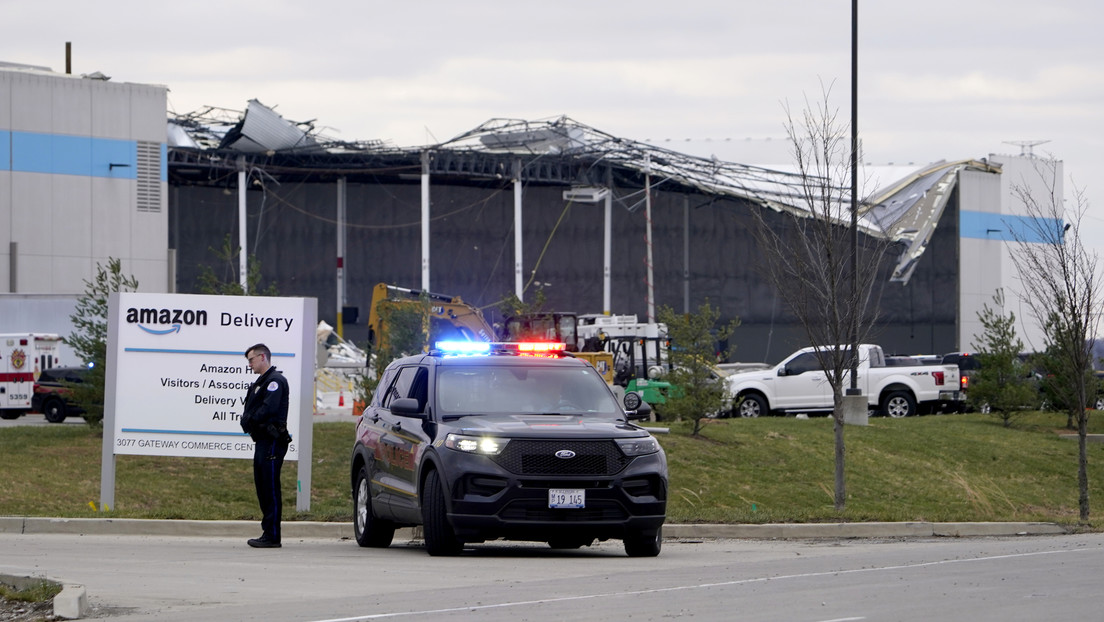 "Siga entregando": un repartidor de Amazon comparte mensajes de un encargado que le exigía que trabajara en medio de tornados mortales en Illinois