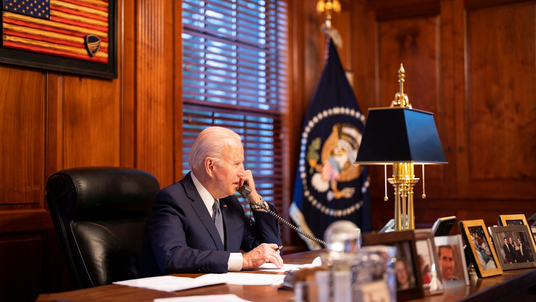 Biden vows not to maintain offensive weapons in Ukraine and Putin demands that talks not turn into small talk