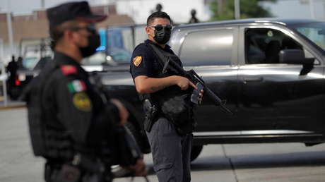 Un grupo armado detona tres coches bomba para liberar a presos de una cárcel en México (VIDEOS)