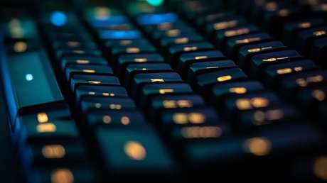 Un programador adapta a su ordenador un teclado y un ‘trackball’ antiguos, usados en el pasado para lanzar misiles nucleares