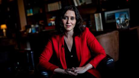 La réplica ‘trumpista’ de la presidenta de Madrid: «Pedir a un comunista que entienda economía es como pedirle a un neandertal que entienda Internet»