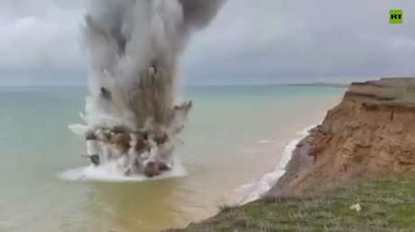 «¡Fuego!»: Explotan en el mar Negro una bomba de la Gran Guerra Patria (VIDEO)