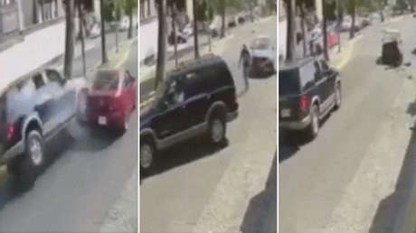 Supuesto policía mexicano en estado de ebriedad es grabado mientras choca su camioneta en repetidas ocasiones contra un sedán (VIDEO)