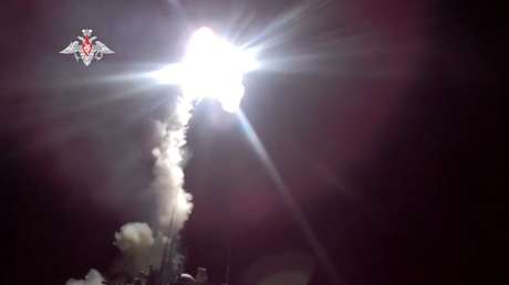 La Marina rusa realiza un exitoso lanzamiento de un misil hipersónico Tsirkón contra un blanco en tierra