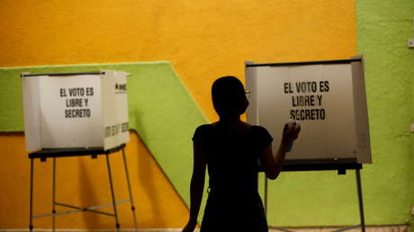 El órgano electoral mexicano avala posponer la consulta de revocación de mandato de López Obrador