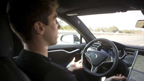 VIDEO: Ponen a prueba el piloto automático de un Tesla en una de las carreteras de montaña más peligrosas de EE.UU.