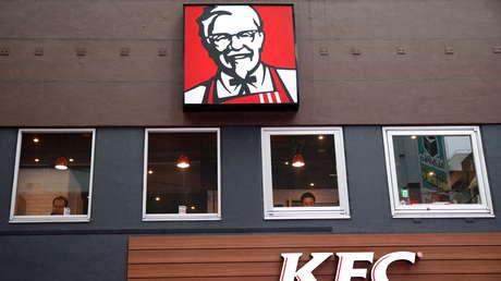FOTO: Encuentra una cabeza de pollo en su pedido de KFC y las redes se llenan de humor e indignación
