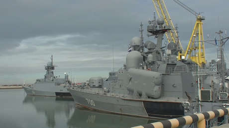 VIDEO: Más de 20 buques de la Flotilla del Caspio arriban a una base permanente en el sur de Rusia