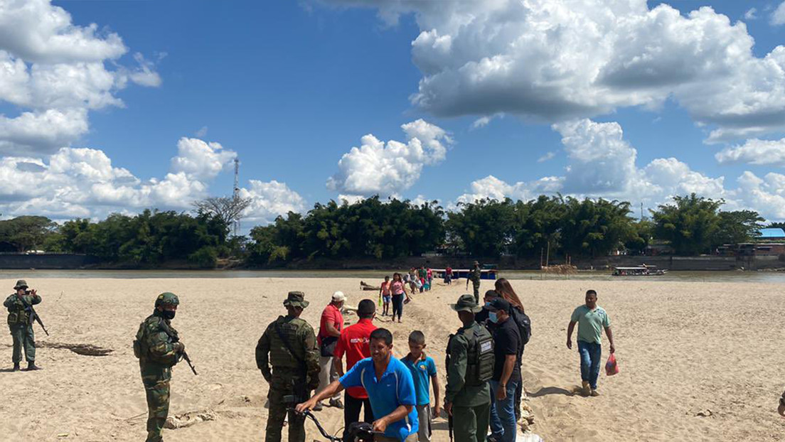 Venezuela recibe a desplazados que huyen de la confrontación armada en un departamento fronterizo de Colombia