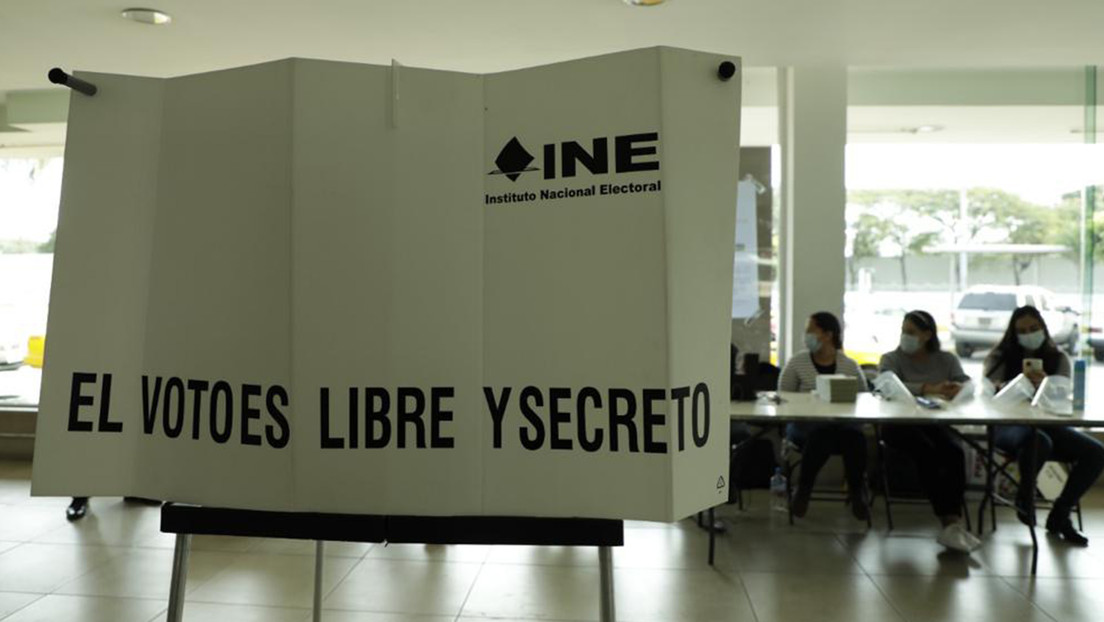 El INE valida el 60 % de las firmas necesarias para la consulta de revocación de mandato en México