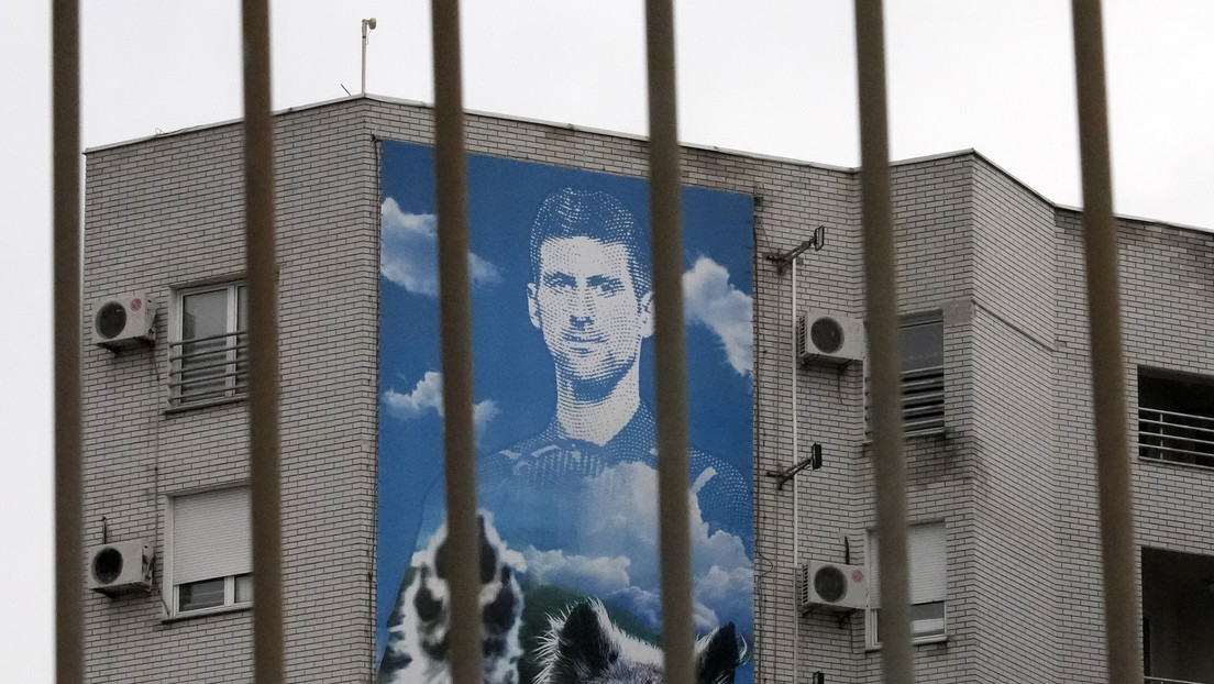 Cancillería serbia: "La sociedad tiene la impresión de que Djokovic fue engañado para viajar a Australia y ser humillado"