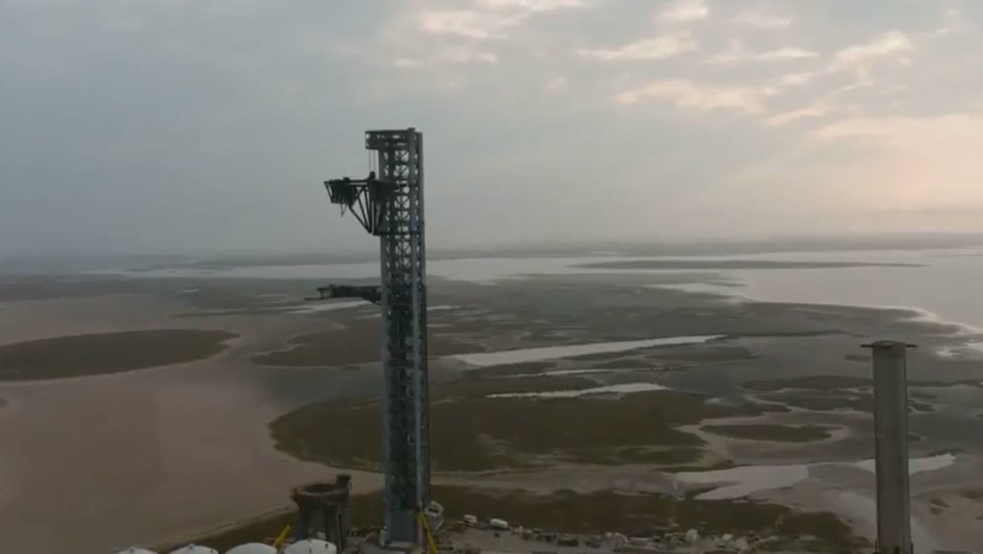 VIDEO: Elon Musk muestra en acción la 'Mechazilla', la torre diseñada para atrapar en pleno vuelo los cohetes y naves de SpaceX