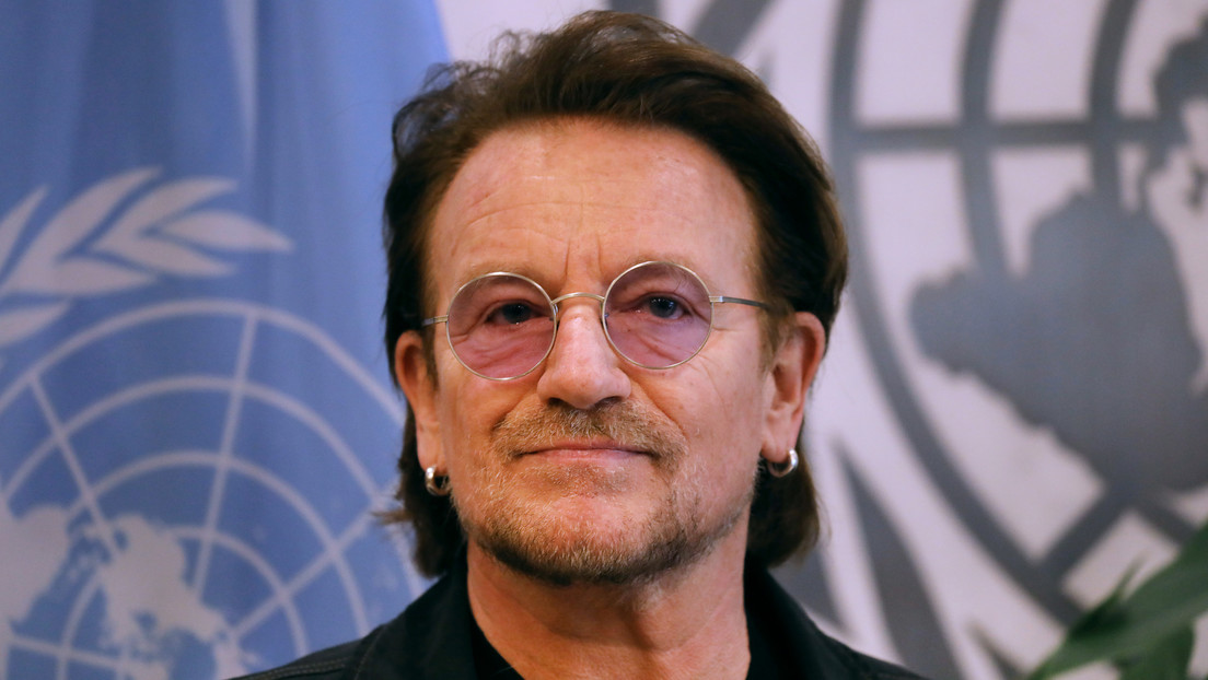 Bono admite que está "avergonzado" por la música de U2