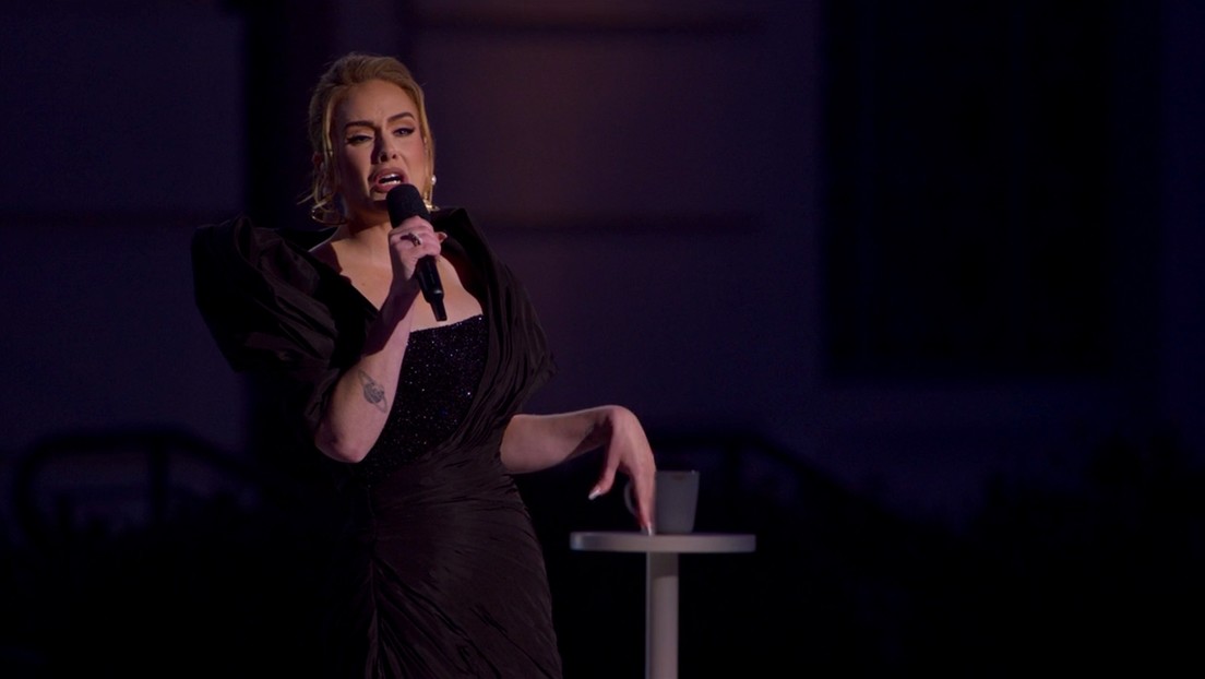 "Lo siento mucho pero mi 'show' no está listo": Adele aplaza entre lágrimas una serie de conciertos (con la mitad de su equipo con covid-19)