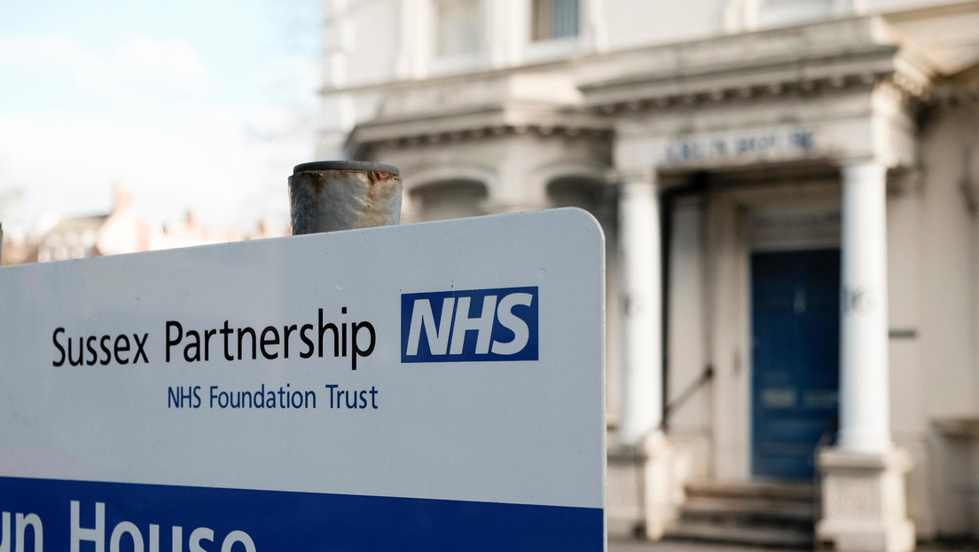 Exigen investigar a un consorcio de salud mental en el Reino Unido después de que 369 pacientes se quitaran la vida