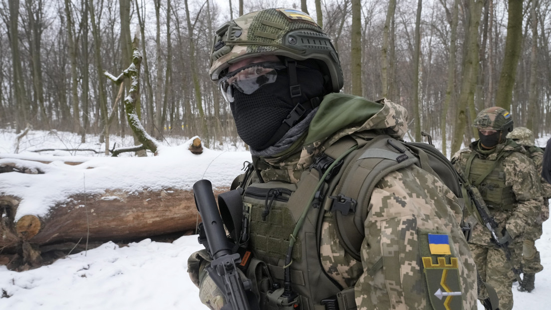 El suministro de cada unidad de armas a Ucrania inspira a "cabezas calientes" en Kiev a iniciar un operativo militar en Donbass, advierte el Kremlin