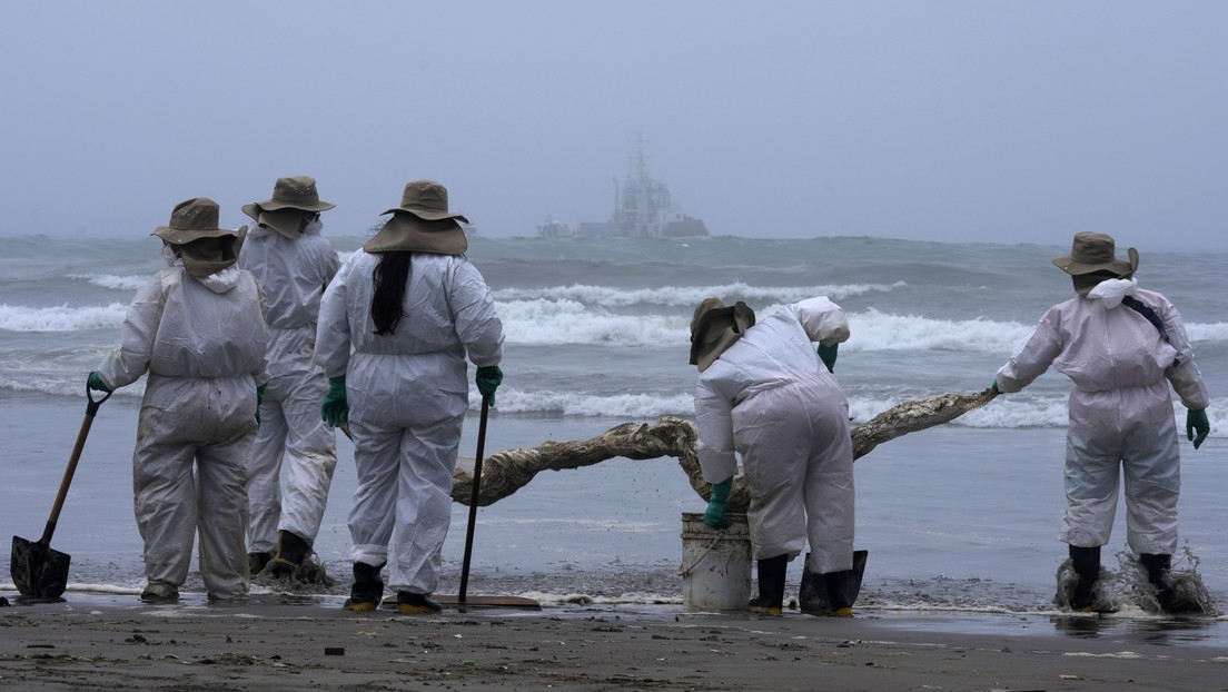 “President already legalizes marijuana”: A worker’s unexpected response to a journalist covering the oil spill in Peru (video)