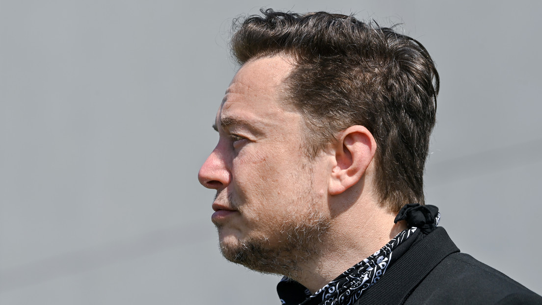 A student creates a robot that tracks Elon Musk's plane and claims the businessman offered him $5,000 to get rid of it