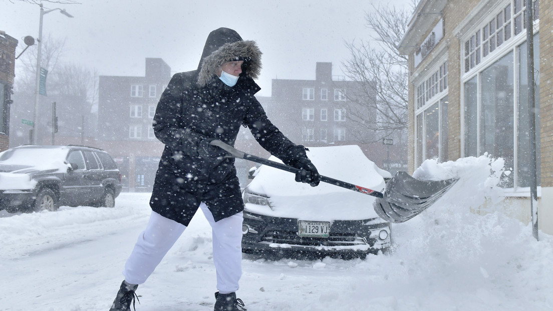 Powerful winter storm causes power outages, flight cancellations and