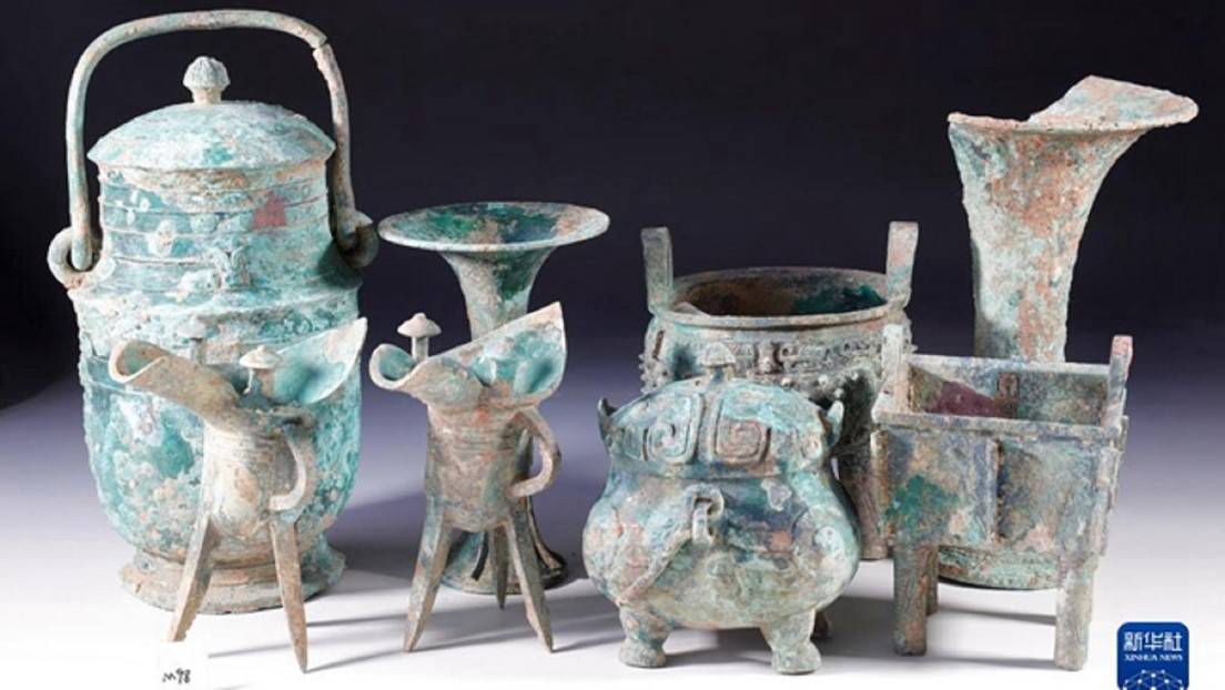 Objetos de bronce descubiertos en el sitio de Shaojiapeng.