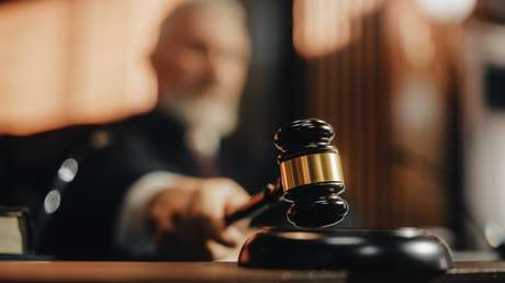 Declaran culpable a una estadounidense que amenazó a un niño negro con "presionarle el cuello con la rodilla"
